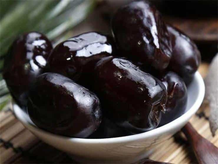 ماذا يحدث لجسمك عند تناول البلح بالسمن البلدي؟