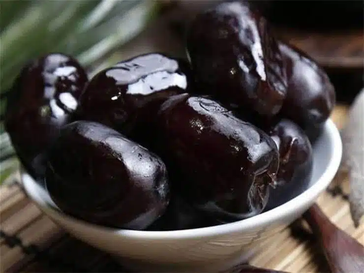 ماذا يحدث لجسمك عند تناول البلح بالسمن البلدي؟