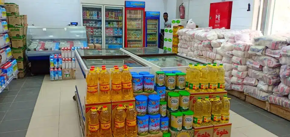 سيارات وزارة التموين للمواد الغذائية