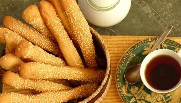 طريقة عمل البقسماط زي المحلات