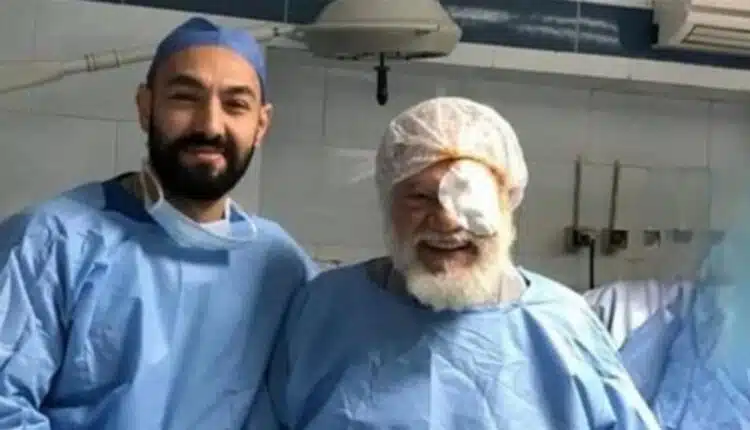 حقيقة صورة يحيى الفخراني داخل غرفة العمليات