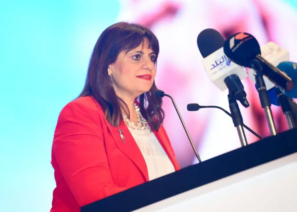 وفاة المدرسة المصرية في سلطنة عمان