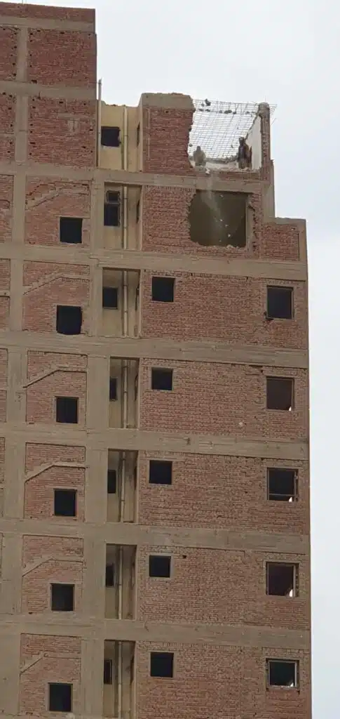 عقار الهرم المائل