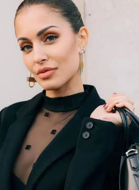 من هي هبة عبوك زوجة أشرف حكيمي؟