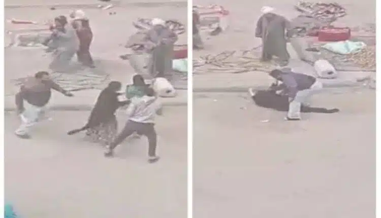 فيديو رجل يقتل زوجته في سوق اكتوبر