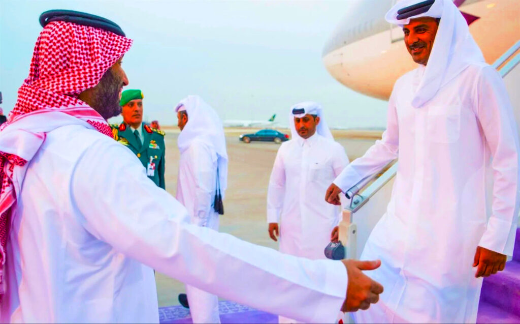 شاهد أمير قطر يصل إلى الرياض1